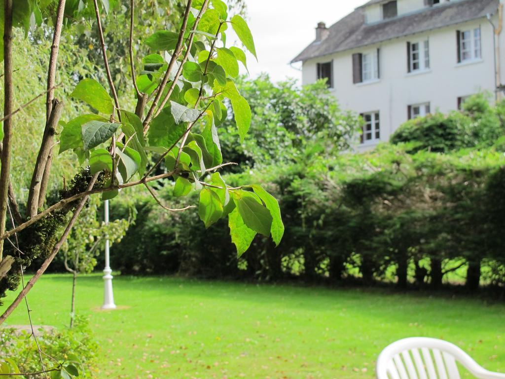 Logis Deshors-Foujanet Hotel Chamboulive Exterior photo